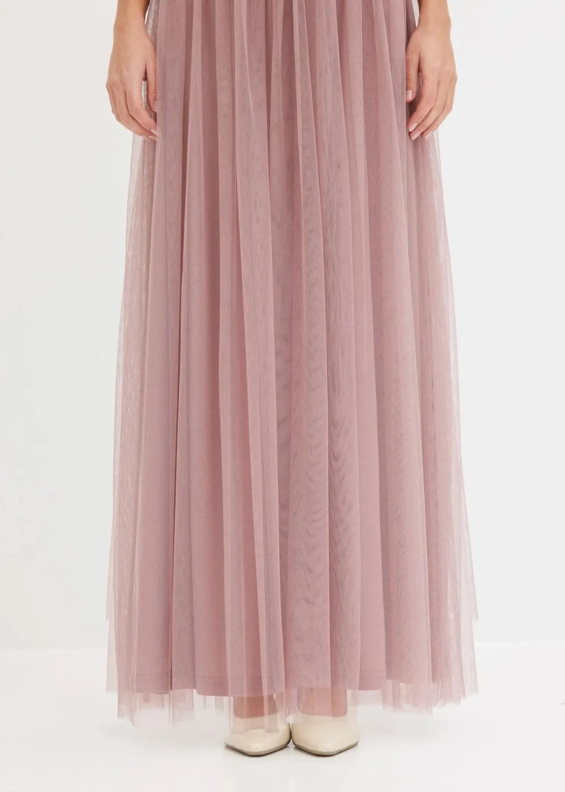 Abendkleid aus zartem Tüll mit Paillettenstickerei