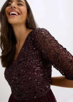 Abendkleid aus zartem Tüll mit Paillettenstickerei