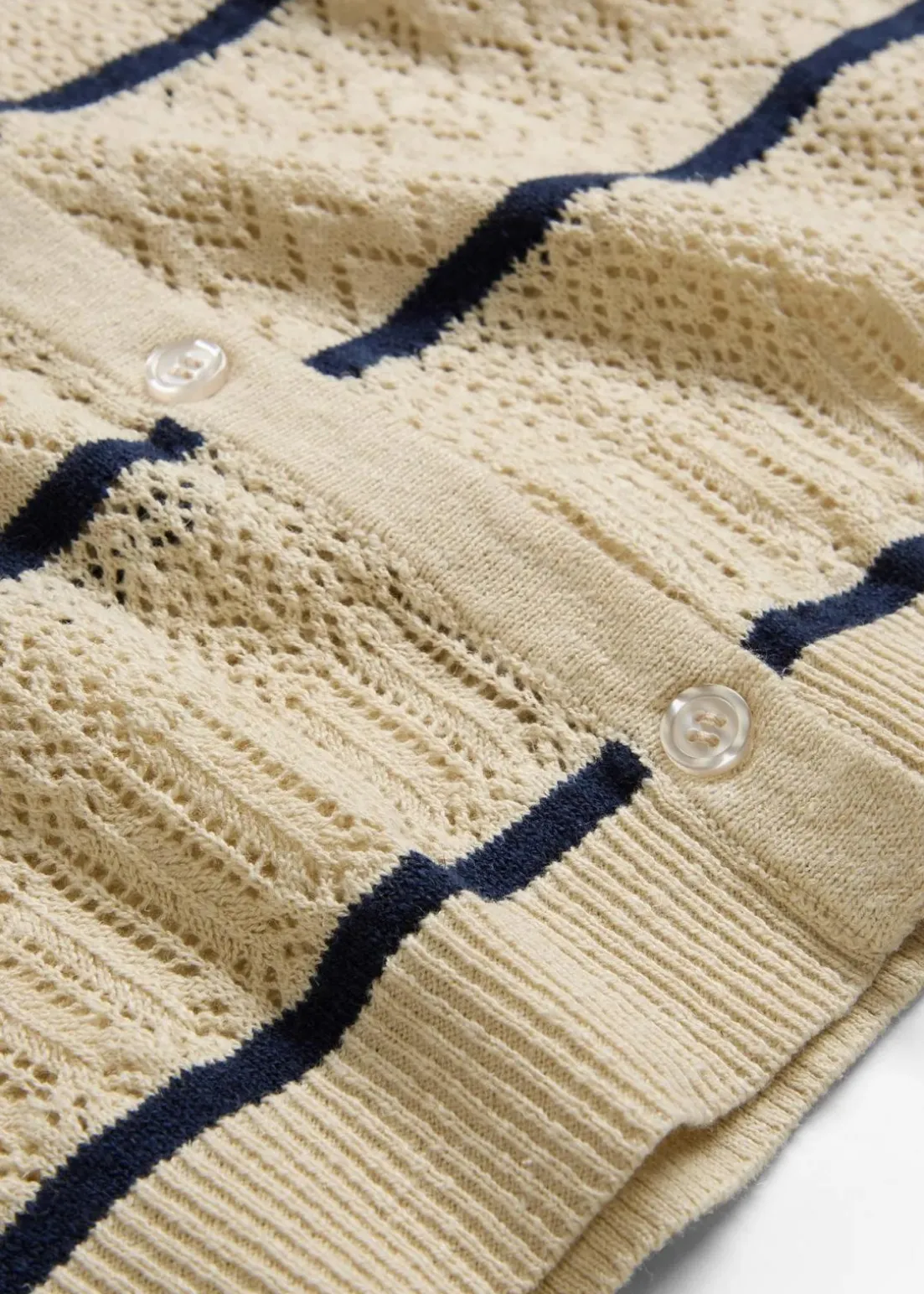 Ajour-Strickweste mit Leinenanteil