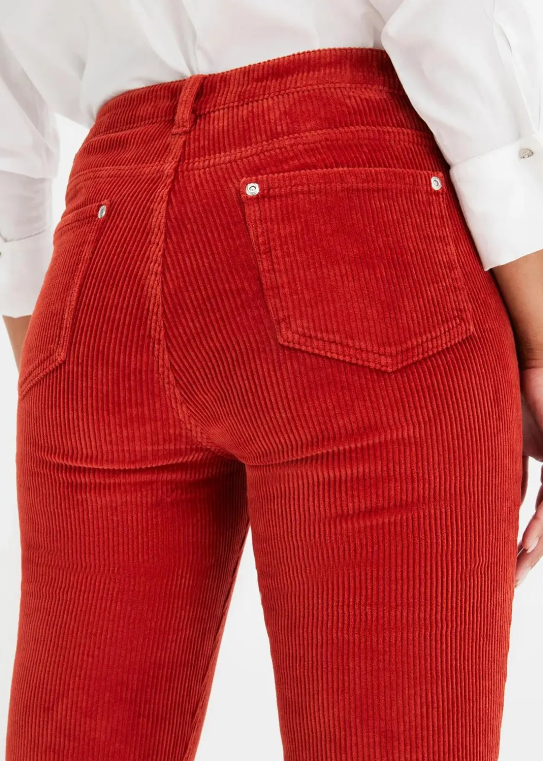 Ausgestellte Cordhose