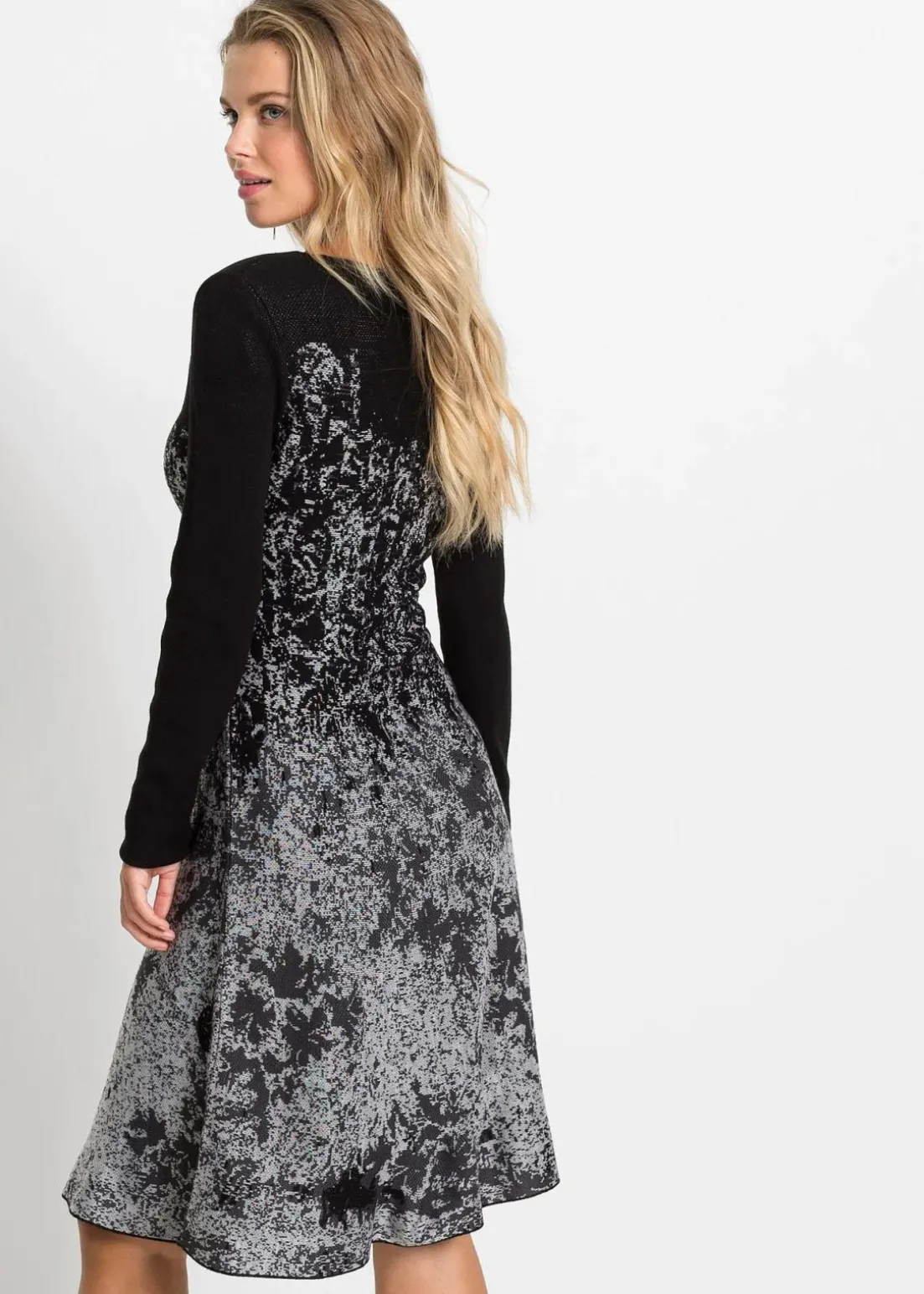 Ausgestelltes Jacquard-Strickkleid