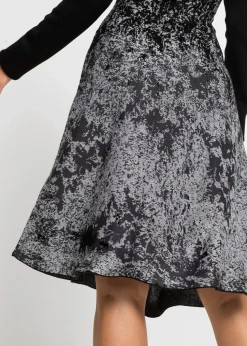 Ausgestelltes Jacquard-Strickkleid