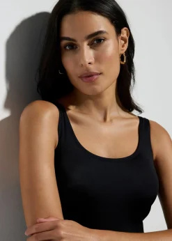 Badeanzug mit hohem Rückenausschnitt