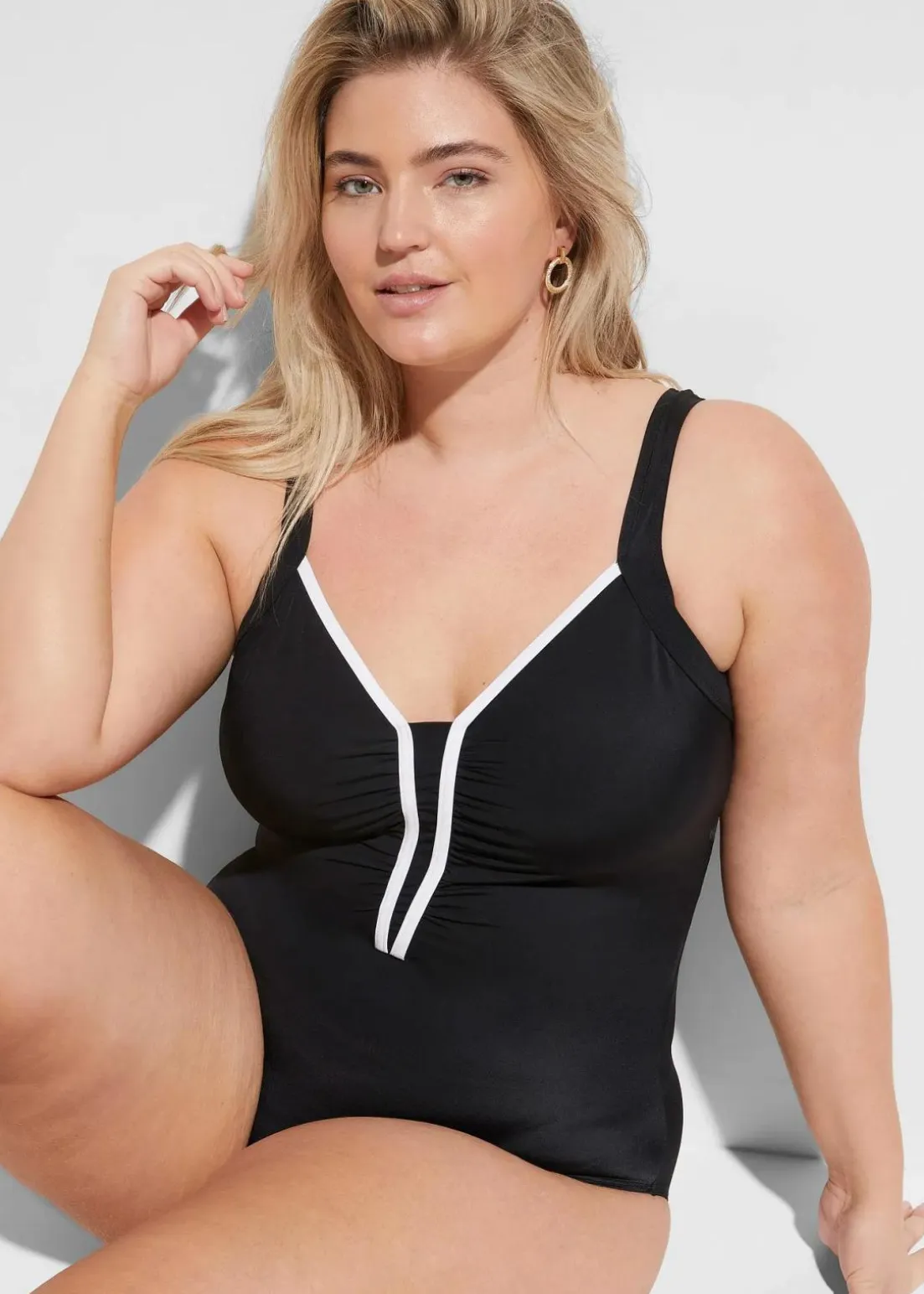 Badeanzug mit Paspel