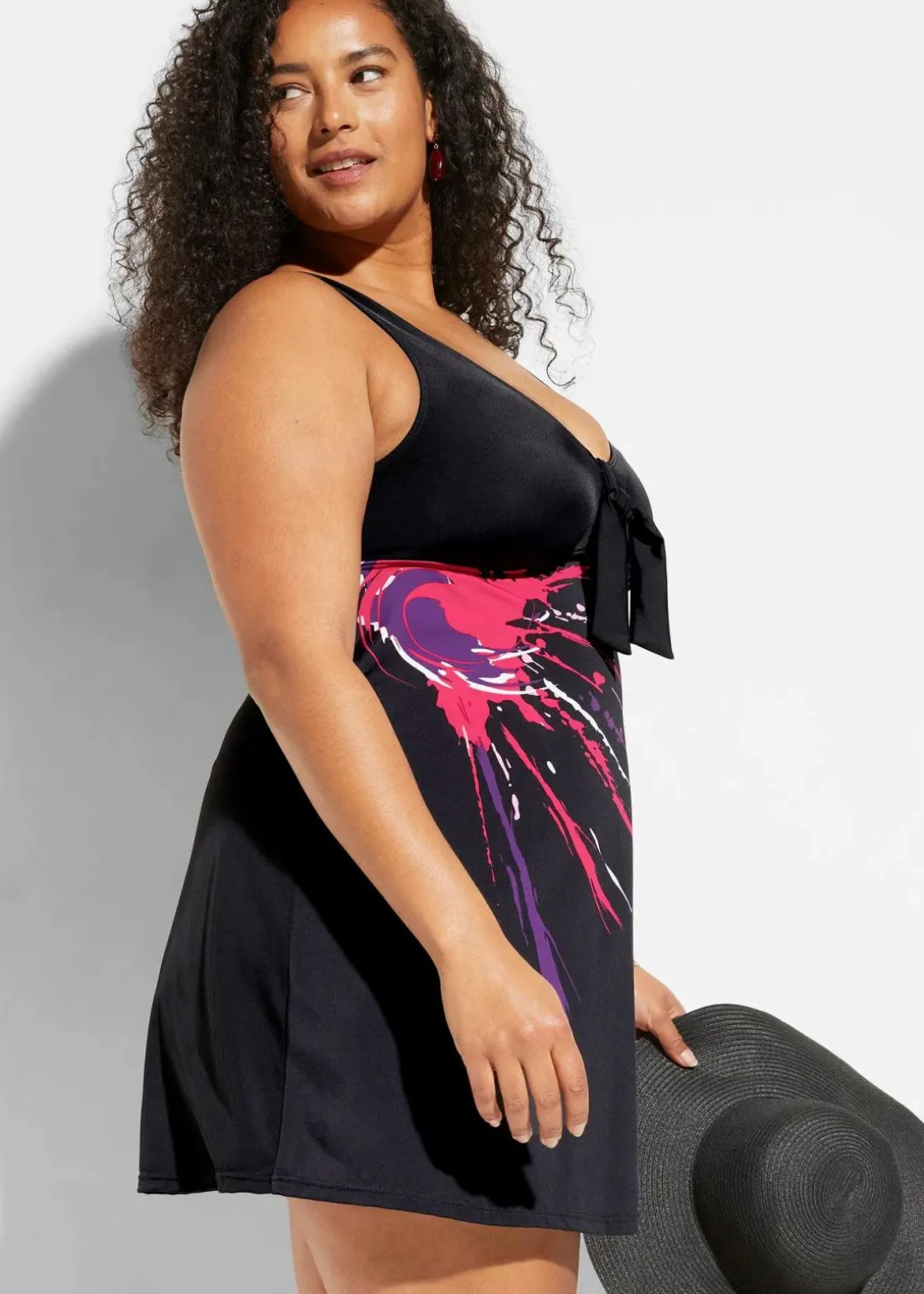 Badekleid mit breiten Trägern