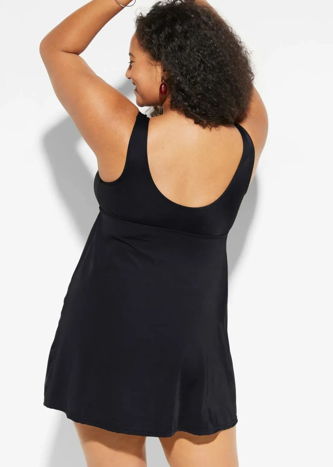 Badekleid mit breiten Trägern