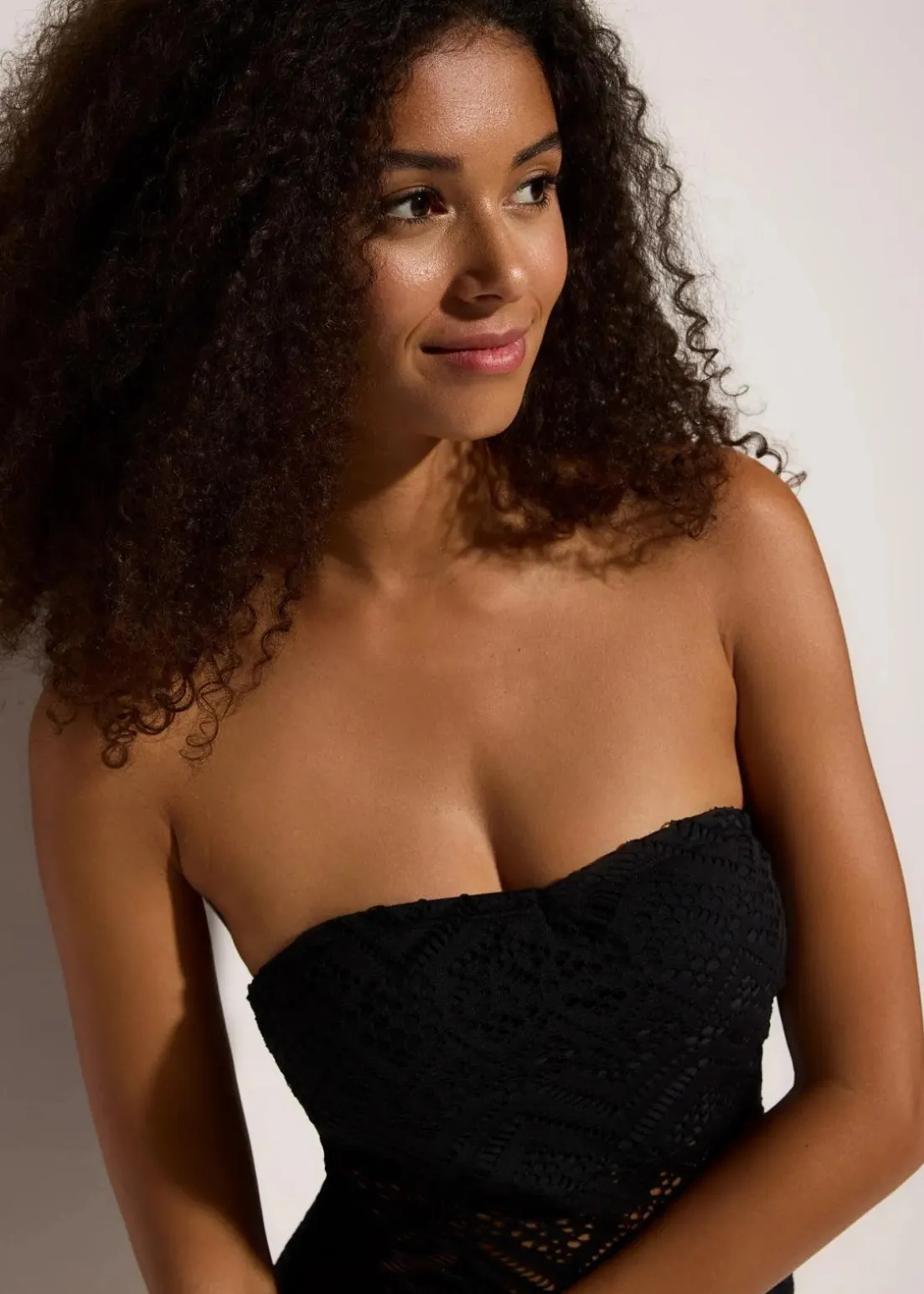 Bandeau-Badeanzug mit Spitze