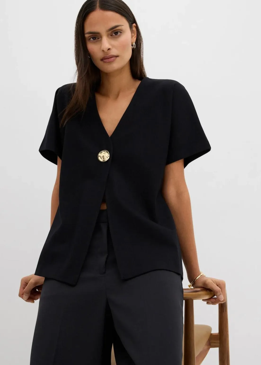 Bequeme Weste mit Zierknopf aus Punto di Roma