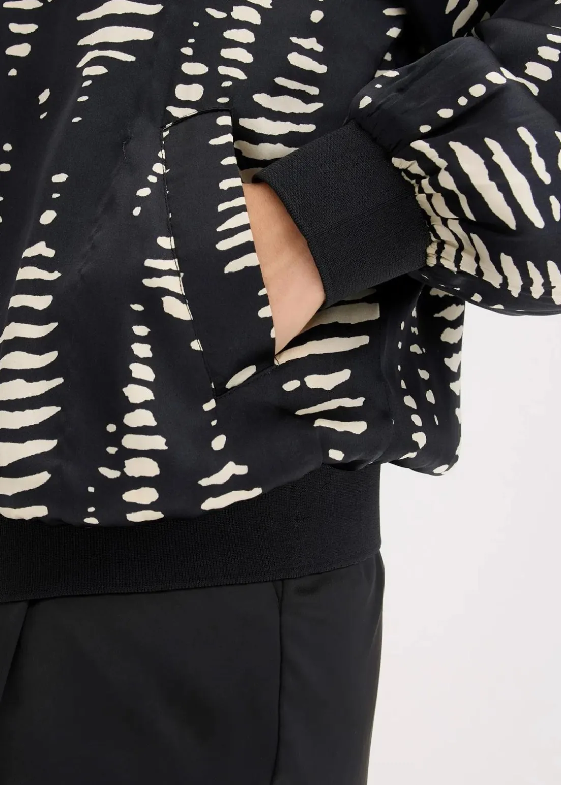 Blouson aus fließendem Satin