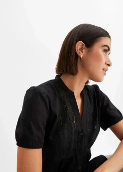 Bluse mit Lochstickerei