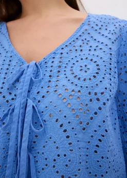 Bluse mit Lochstickerei und Puffärmeln