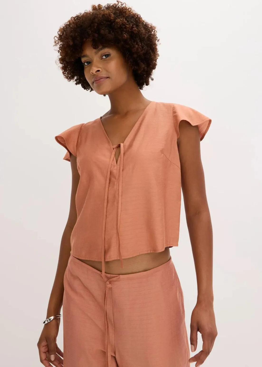 Bluse mit Volantärmeln in Glanzoptik