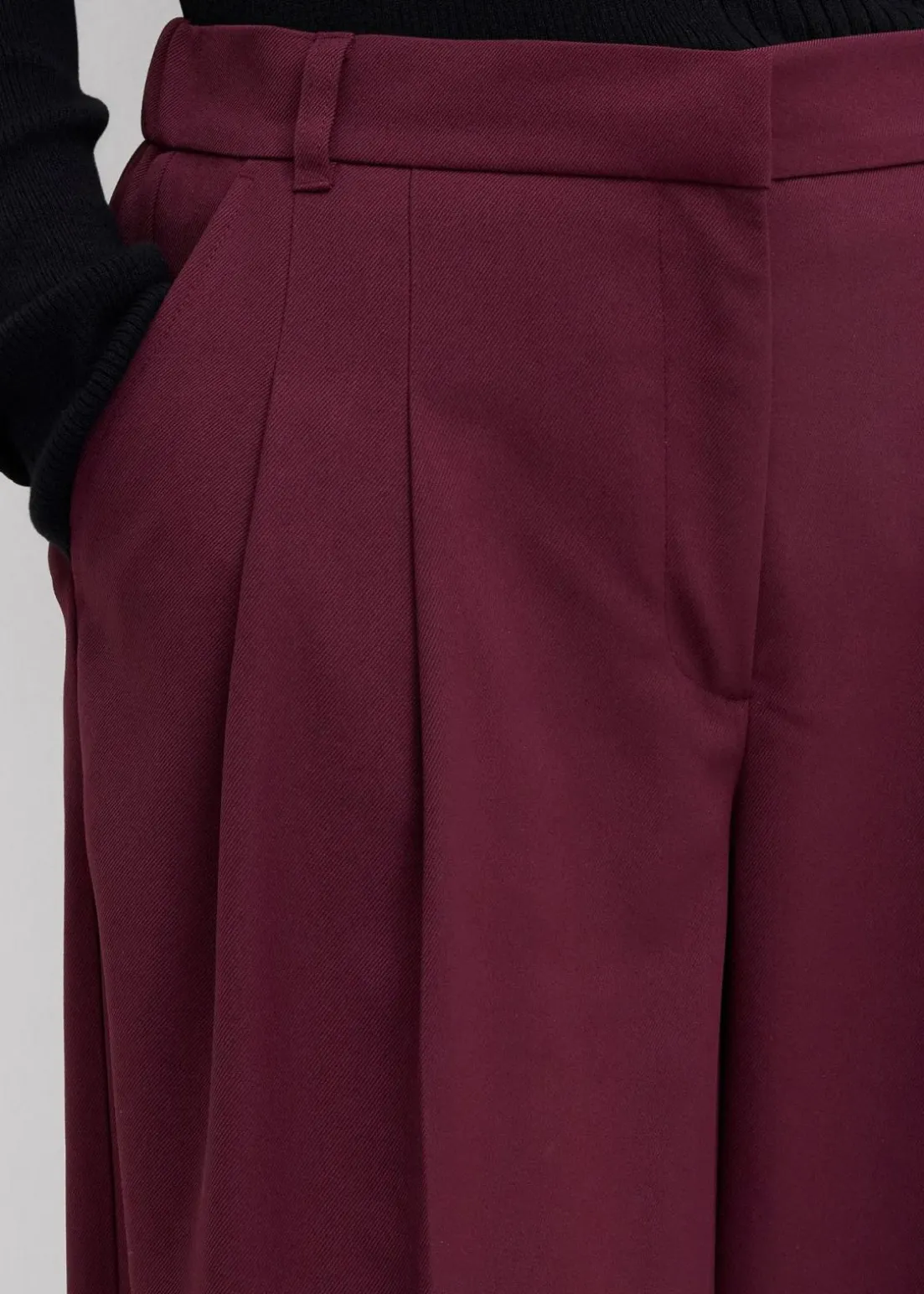 Bundfaltenhose mit Bequembund und Schlitz