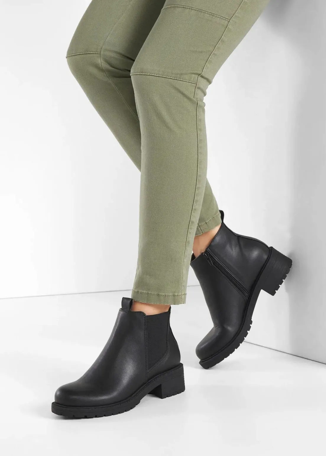 Chelsea-Boots mit Profilsohle