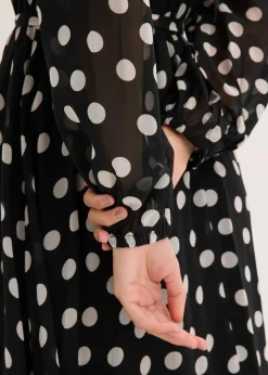 Chiffonkleid mit Kontrast-Pipings