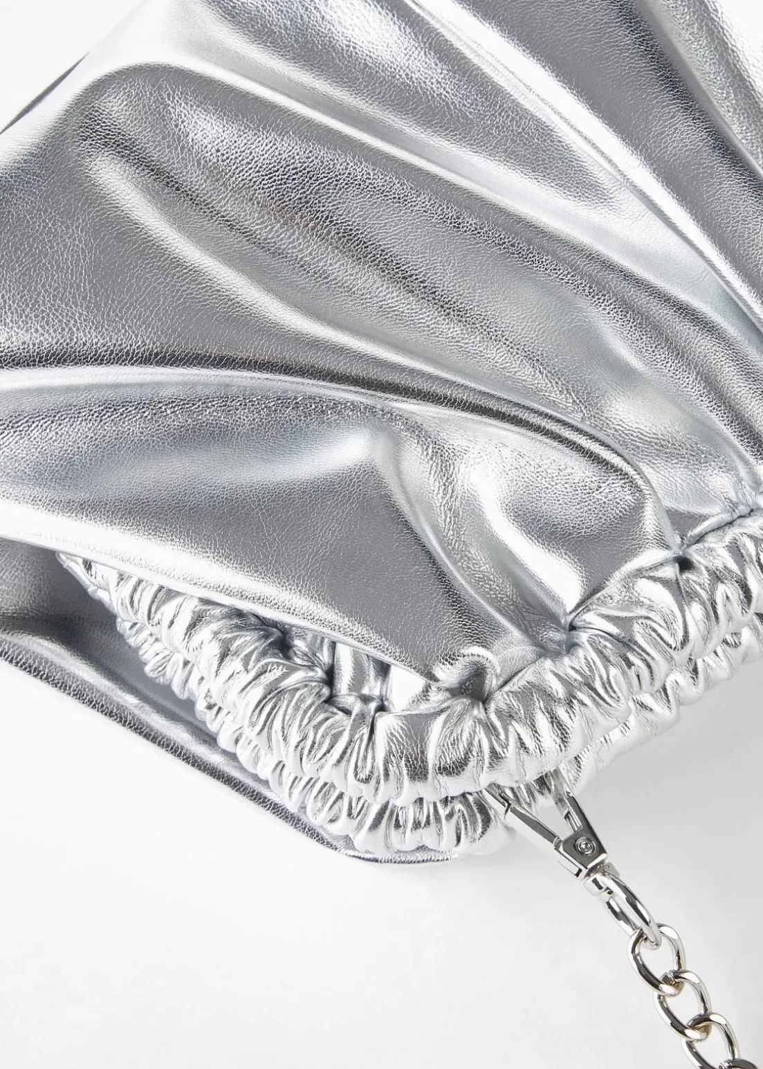 Clutch mit abnehmbarem Taschengurt