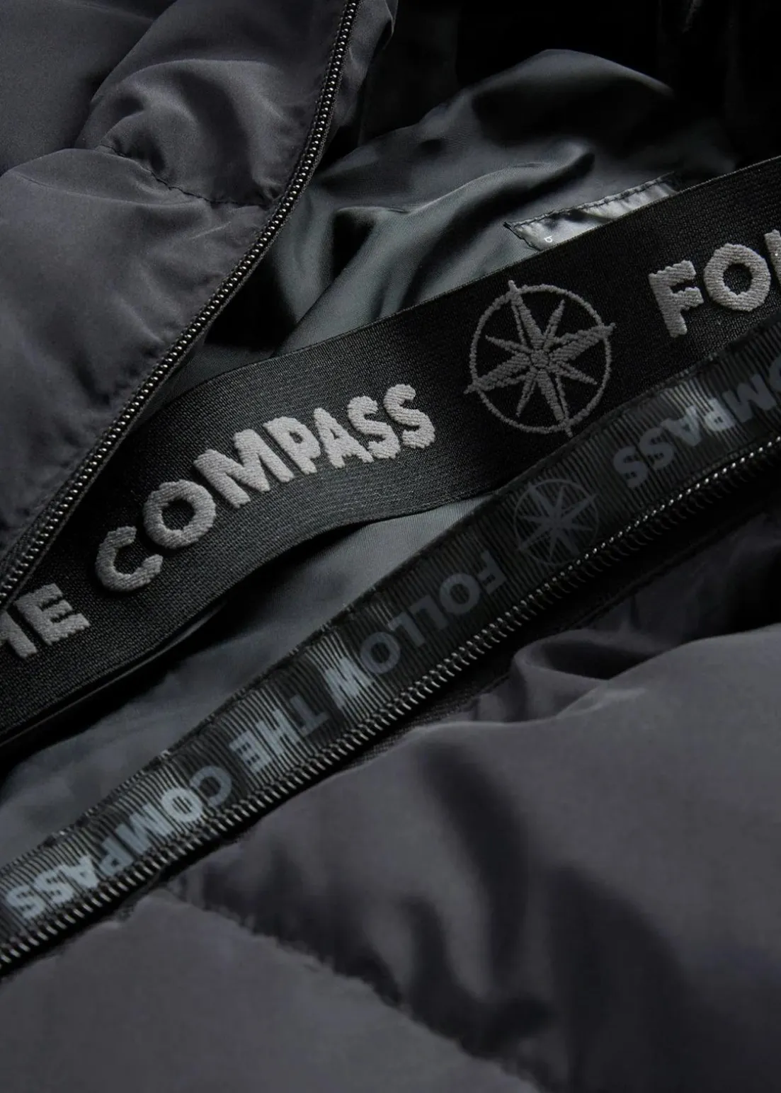 Daunenmantel mit recycelter Daune und isolierender Wärmetechnologie