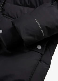 Daunenmantel mit reflektierenden Details