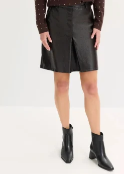 Faltenrock aus Lacklederimitat