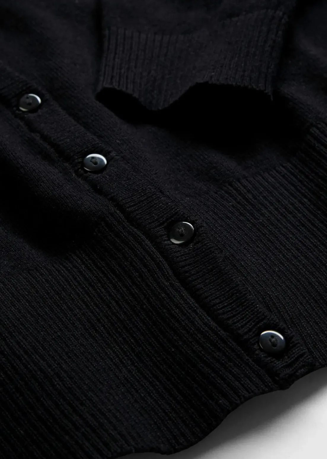 Feinstrickjacke mit Knopfleiste