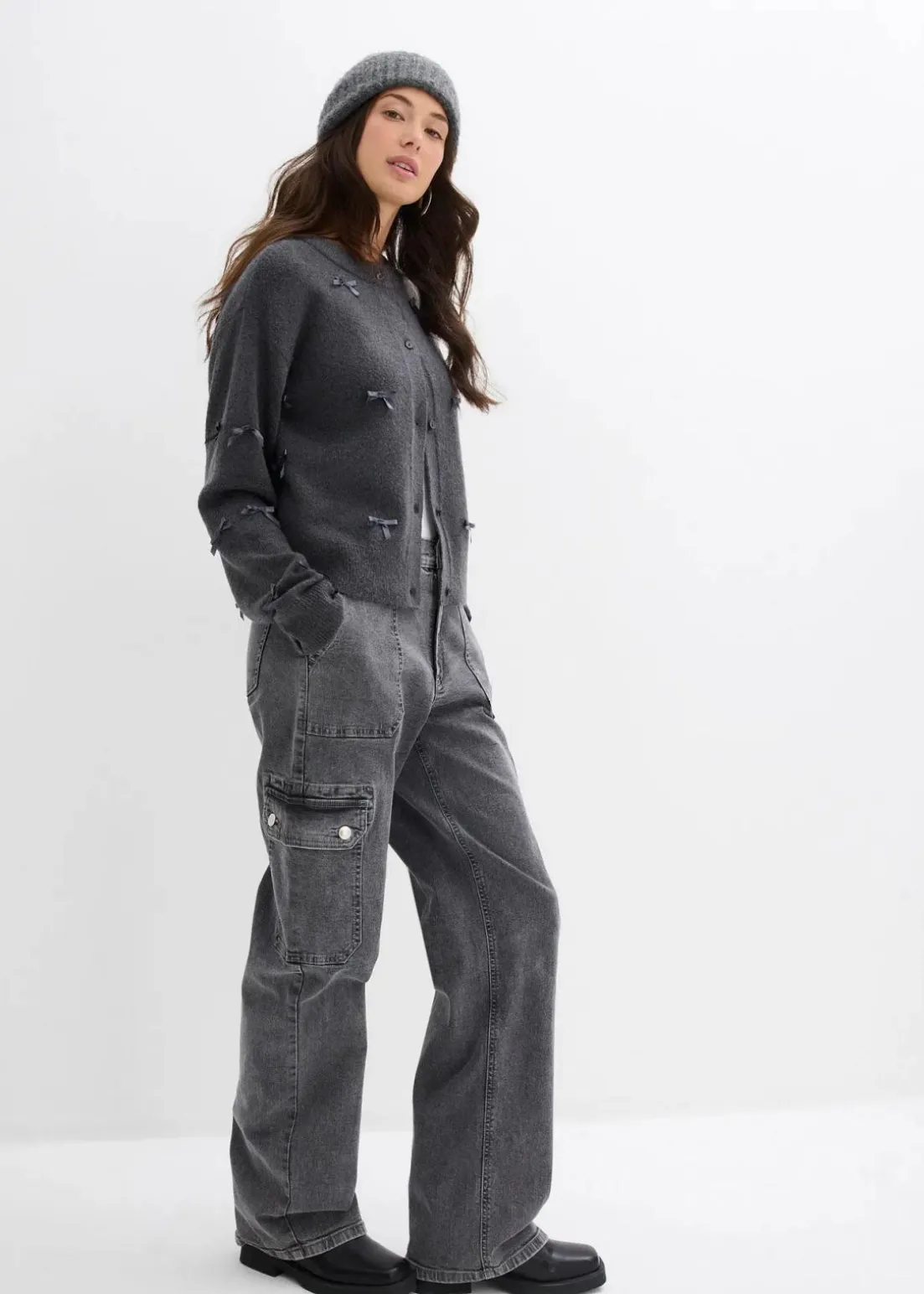 Feinstrickjacke mit Schleifen