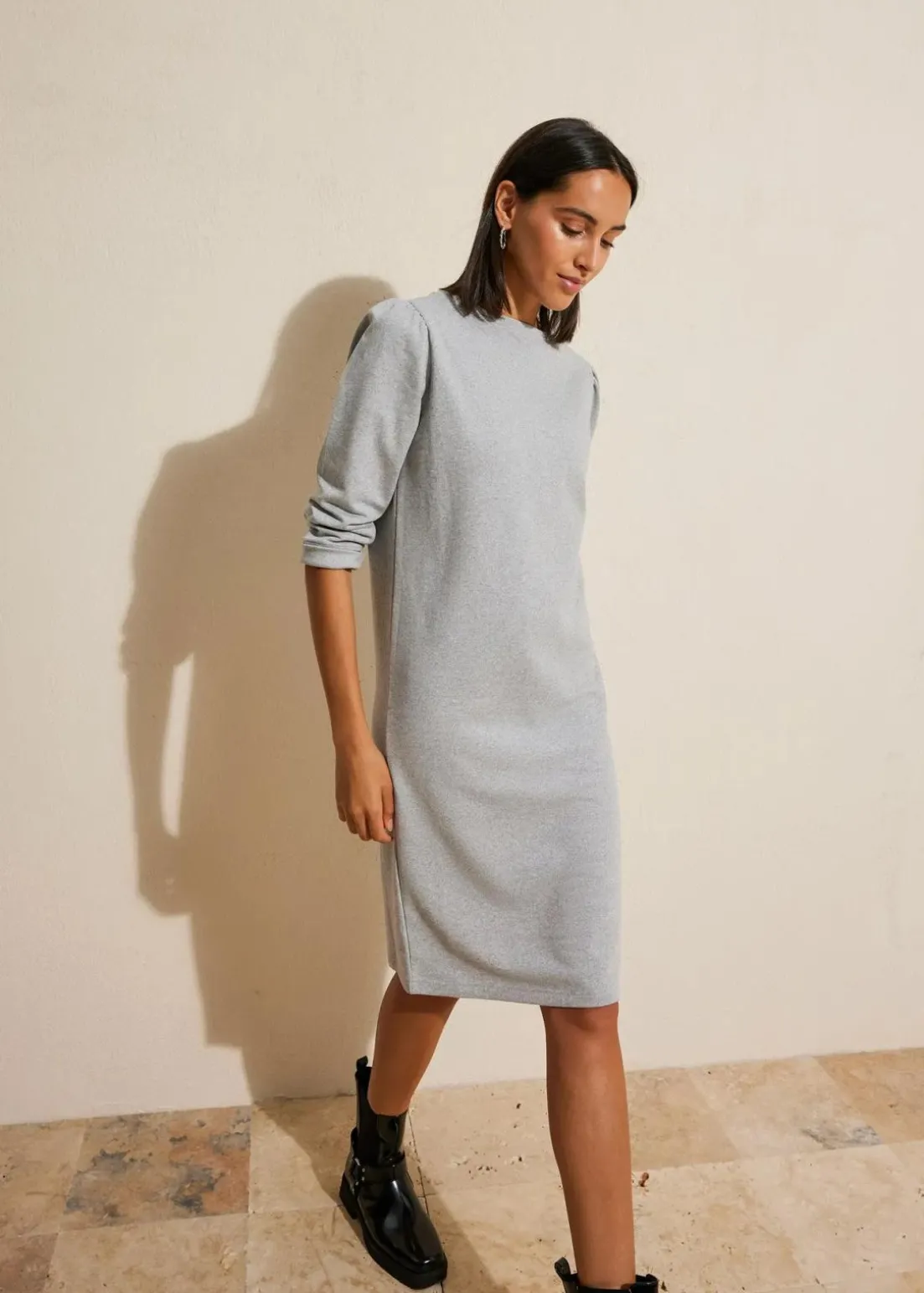 Figurumspielendes Sweatkleid