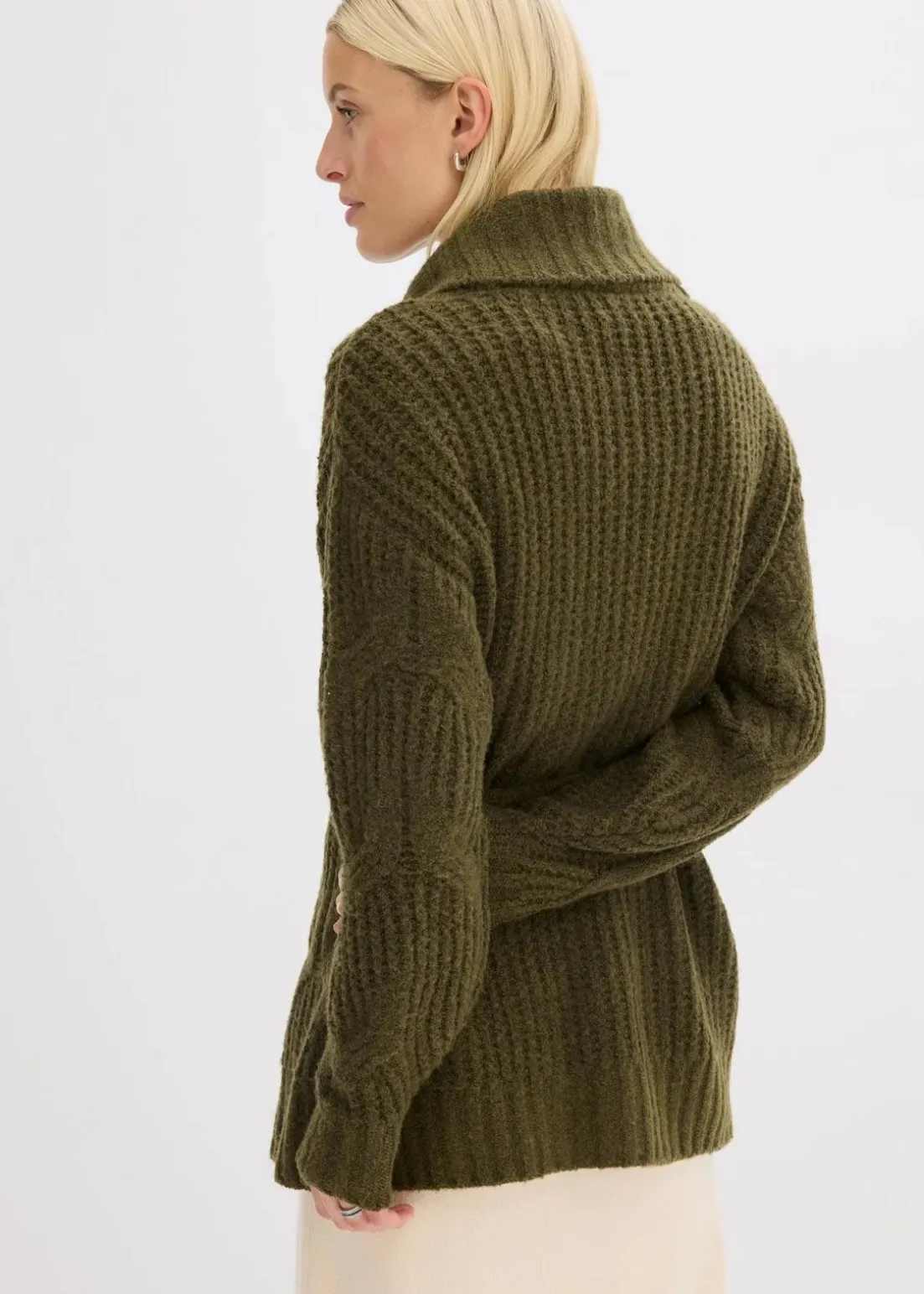 Grobstrickjacke mit Zopfmuster