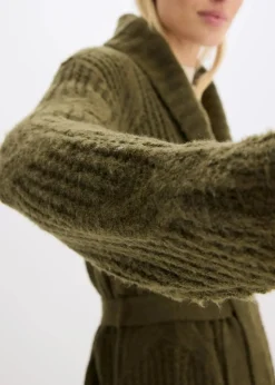 Grobstrickjacke mit Zopfmuster