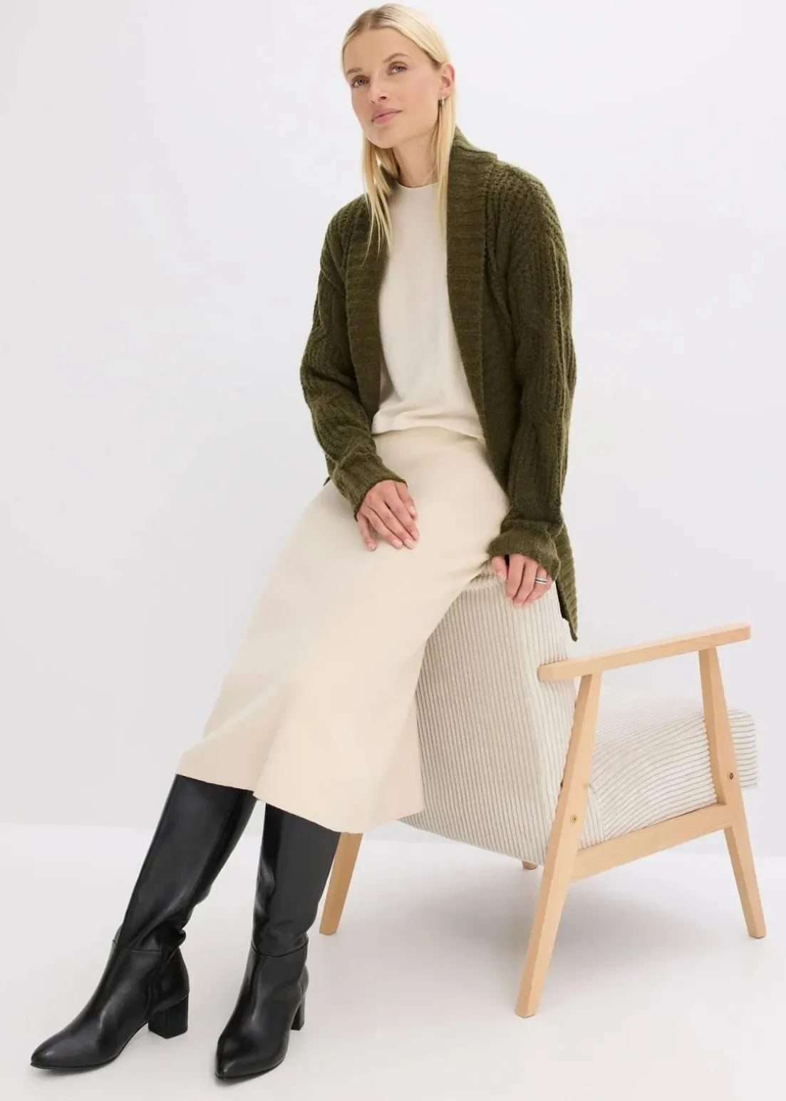 Grobstrickjacke mit Zopfmuster