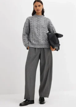 Grobstrick-Pullover mit Zopfmuster