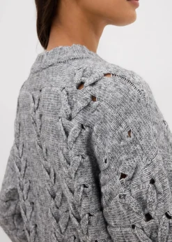 Grobstrick-Pullover mit Zopfmuster