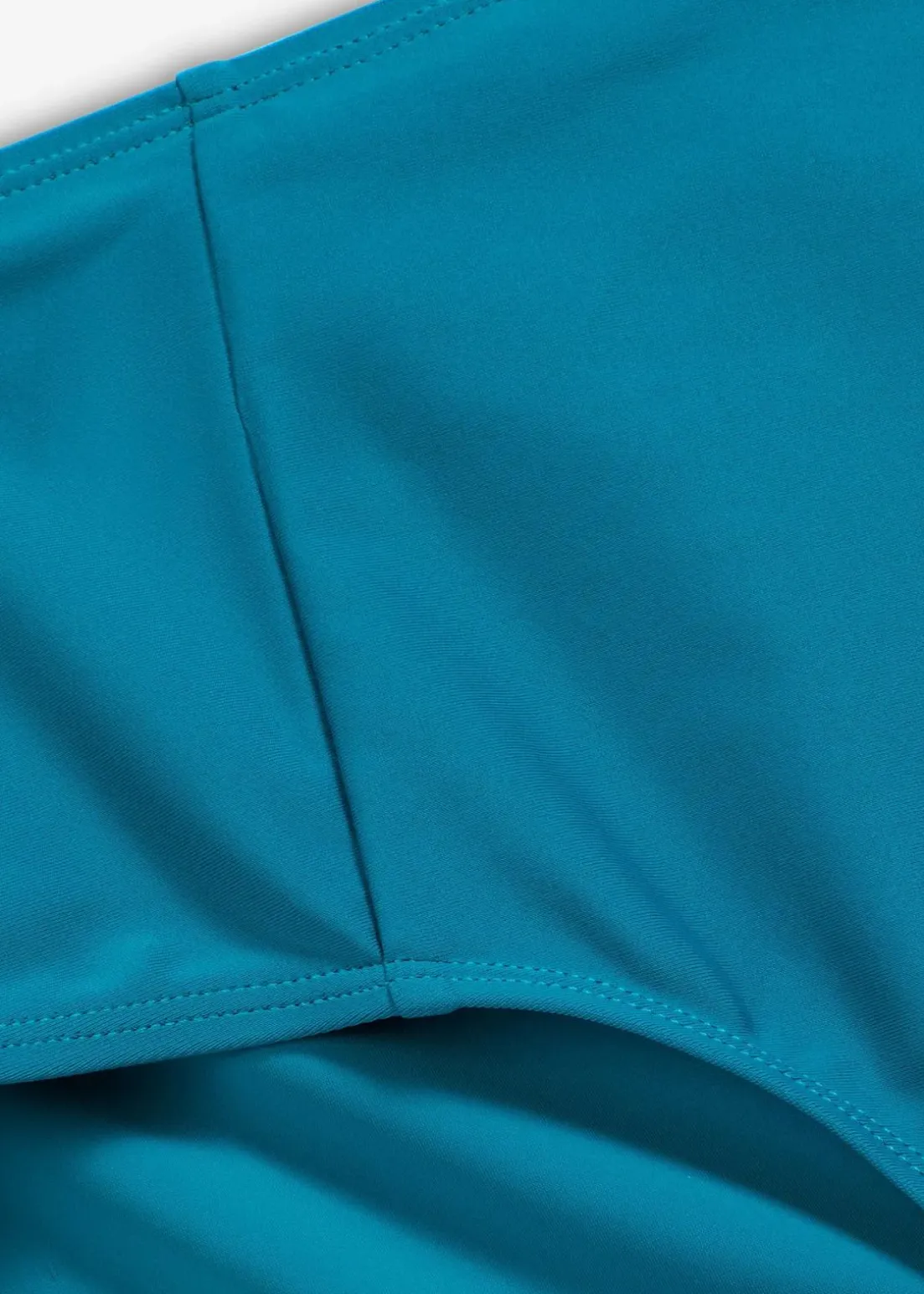 Highwaist-Bikinihose mit hohem Beinausschnitt