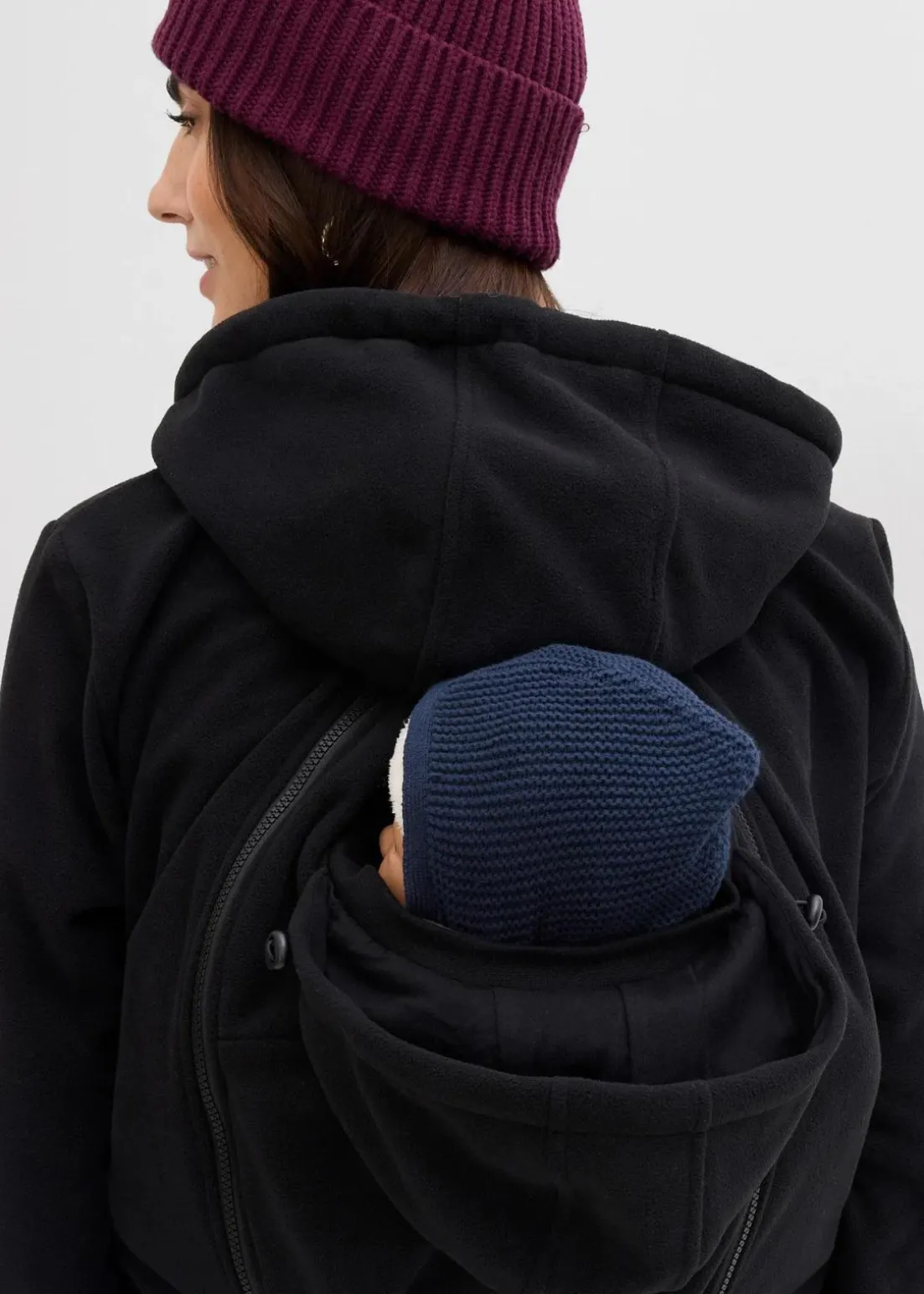 4-in-1 Fleecejacke mit Babyeinsatz und Vorder- und Rückentragefunktion