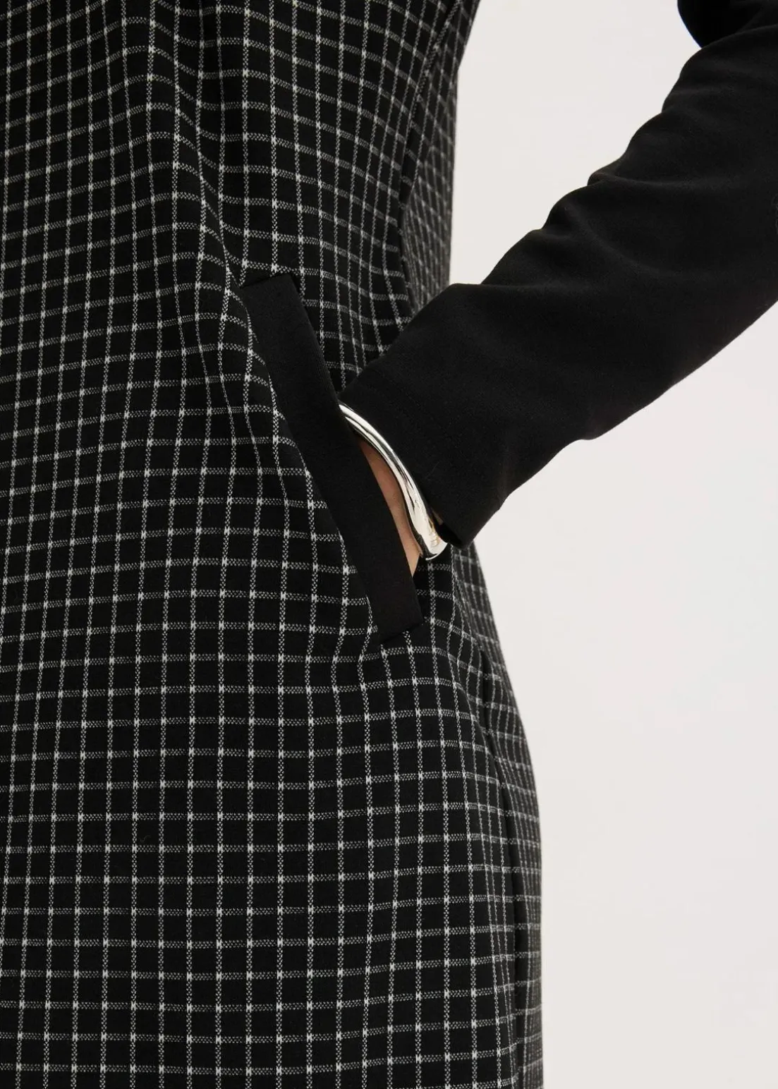 Jacquard Kleid mit Kontrastkragen