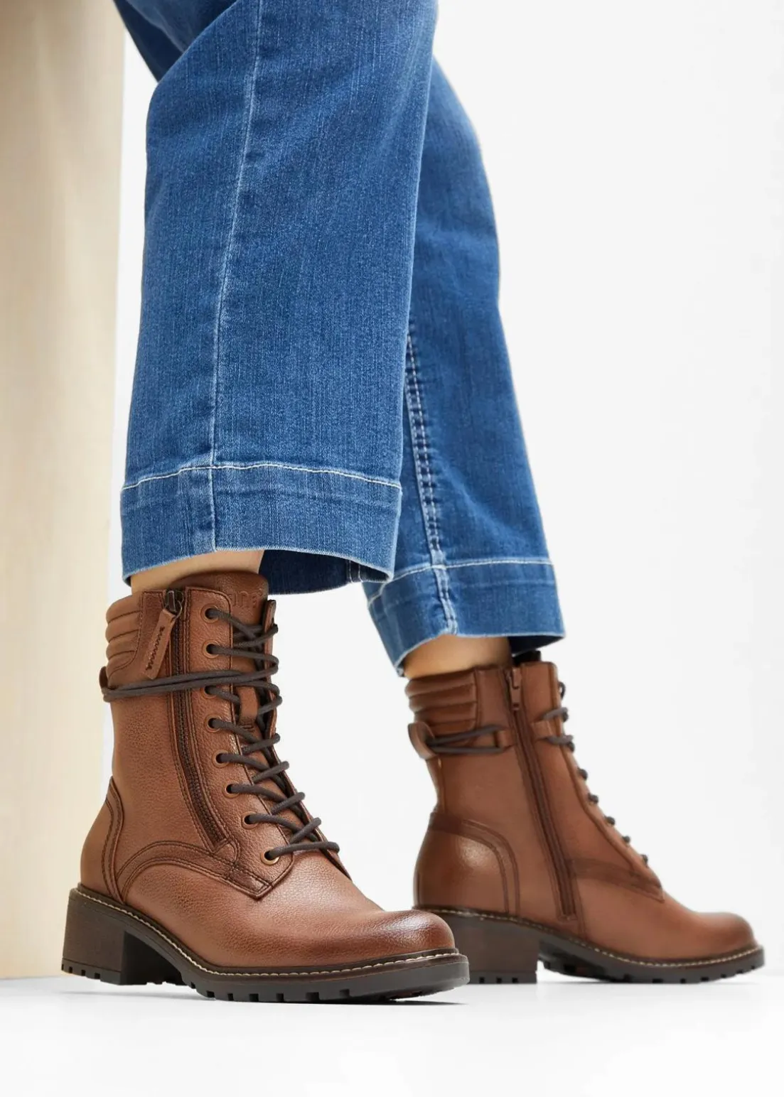 Jana Schnürboots in bequemer Weite