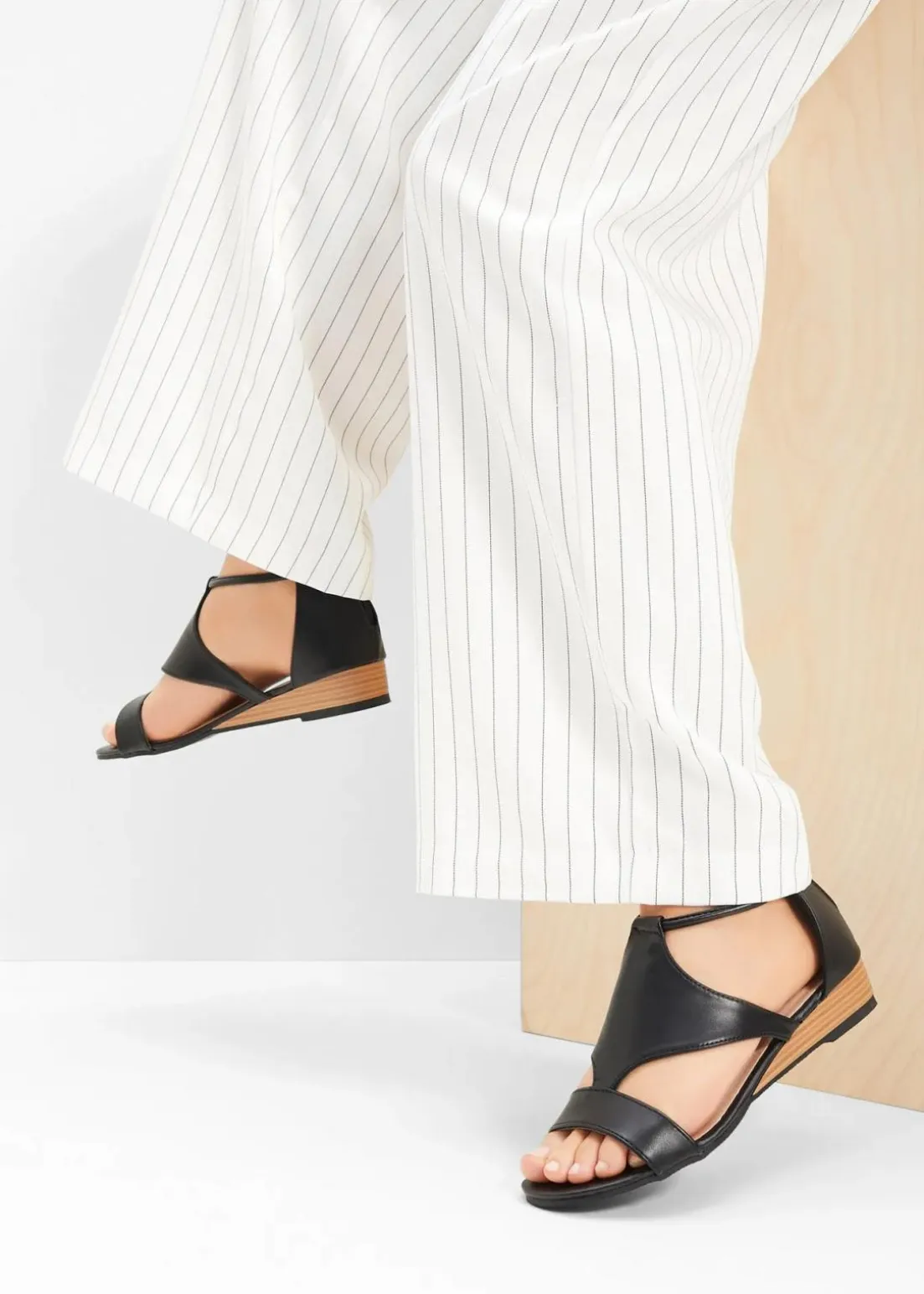 Keilsandaletten mit Reißverschluss