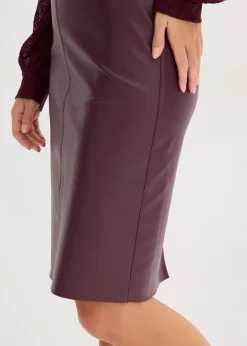 Knielanger Lederimitat-Rock mit figurbetonter Passform