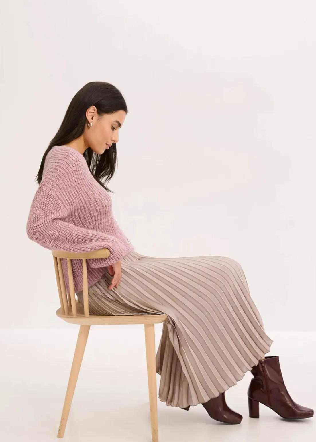 Kurze Strickjacke mit Glitzergarn und Wollanteil