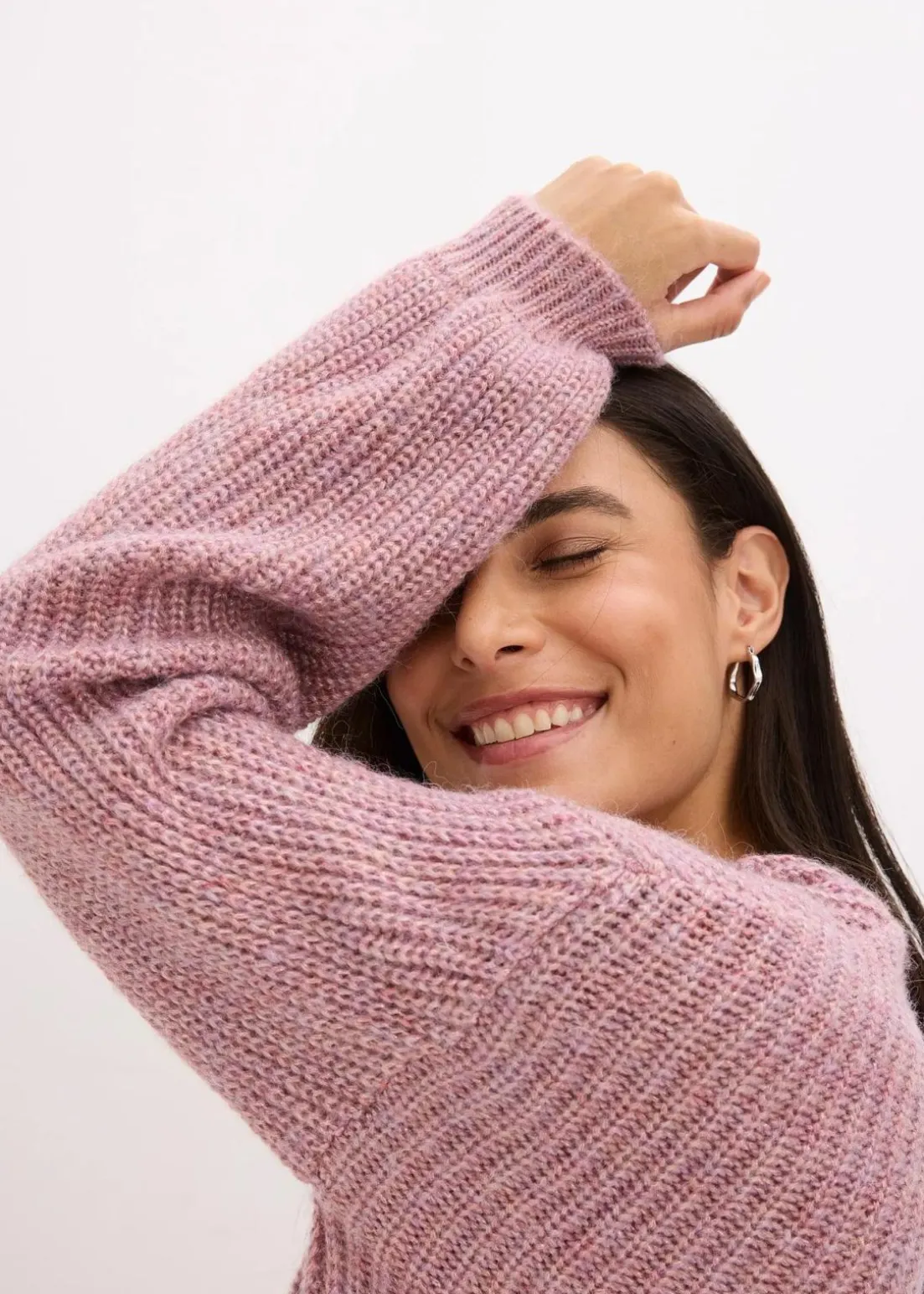 Kurze Strickjacke mit Glitzergarn und Wollanteil