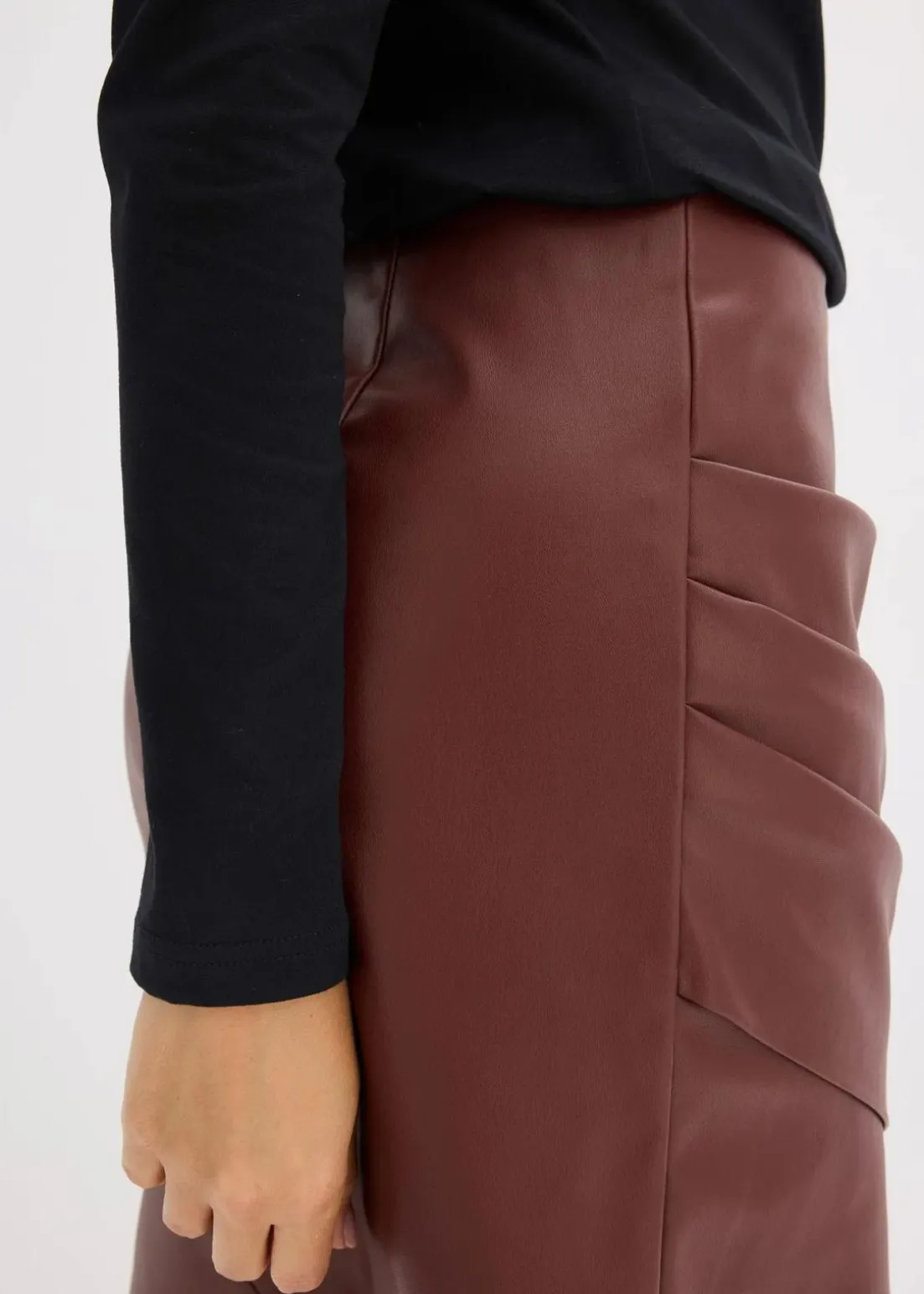 Kurzer Lederimitat-Rock