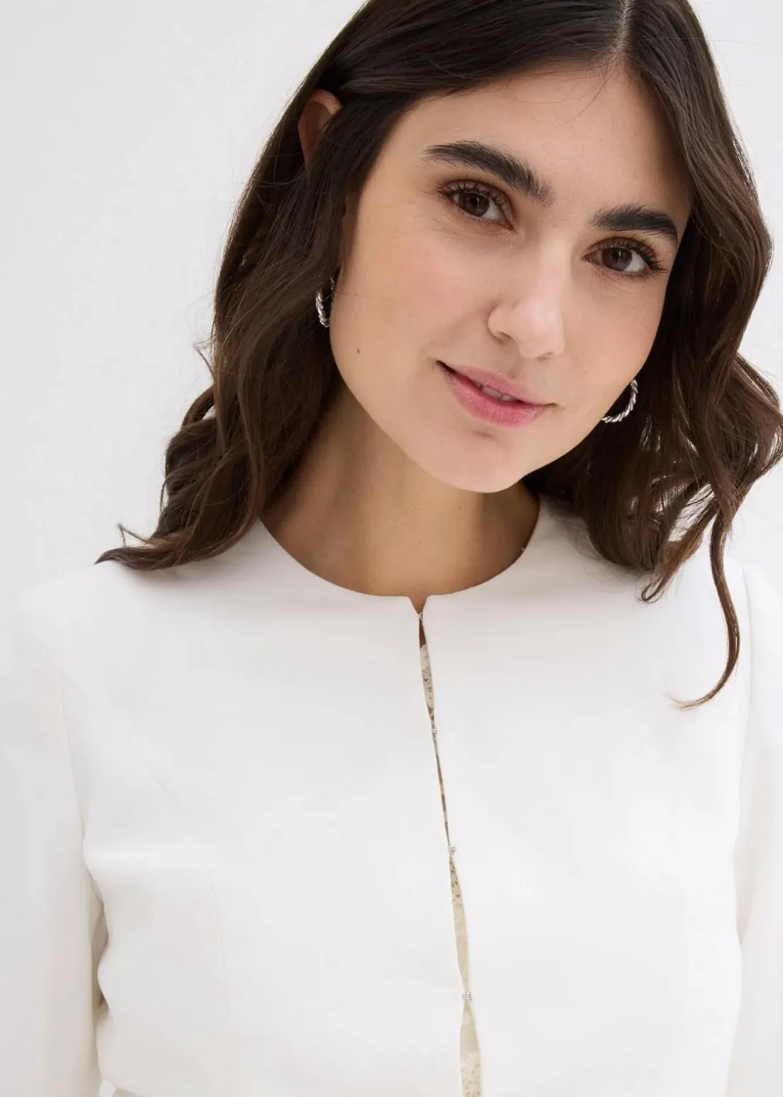 Kurzer Umstandsblazer aus Satin