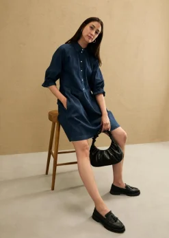 Kurzes Jeanskleid in A-Linie mit 3/4-Puffärmeln