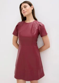 Kurzes Lederimitat-Kleid