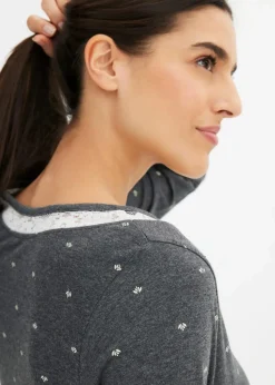 Kurzes Nachthemd mit langen Ärmeln