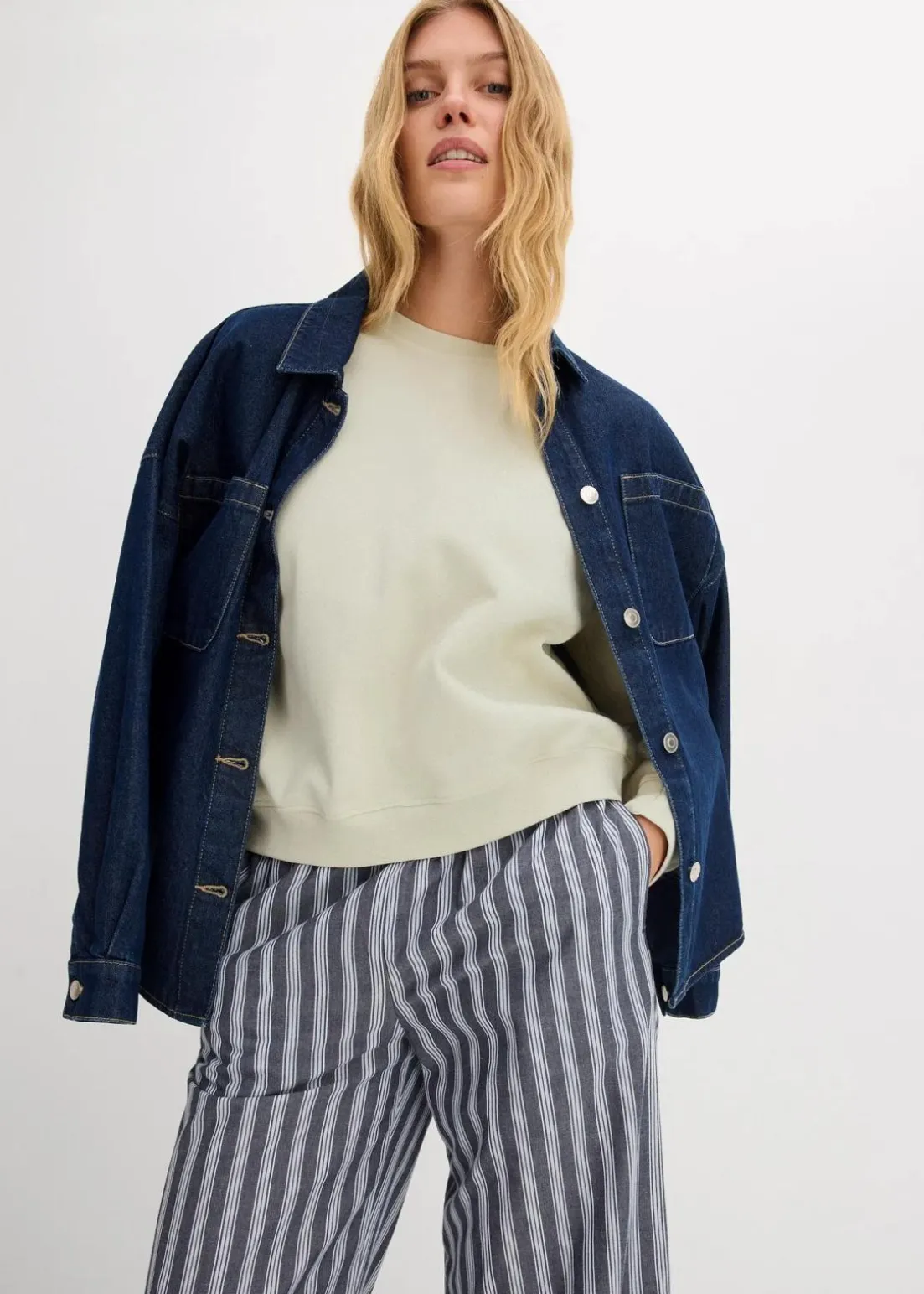 Kurzes Oversize-Sweatshirt aus reiner Bio-Baumwolle