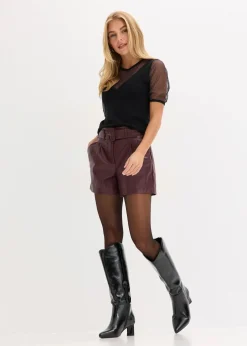 Lederimitat-Shorts mit Gürtel