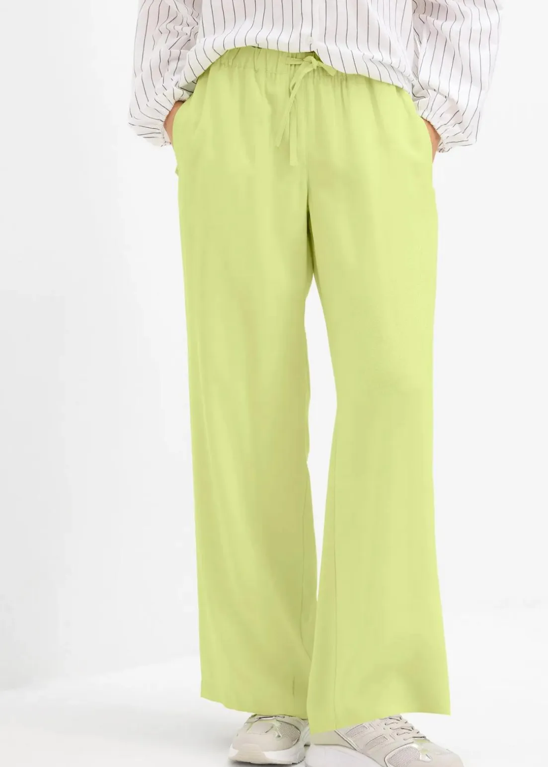 Marlenehose aus fließender Viskose