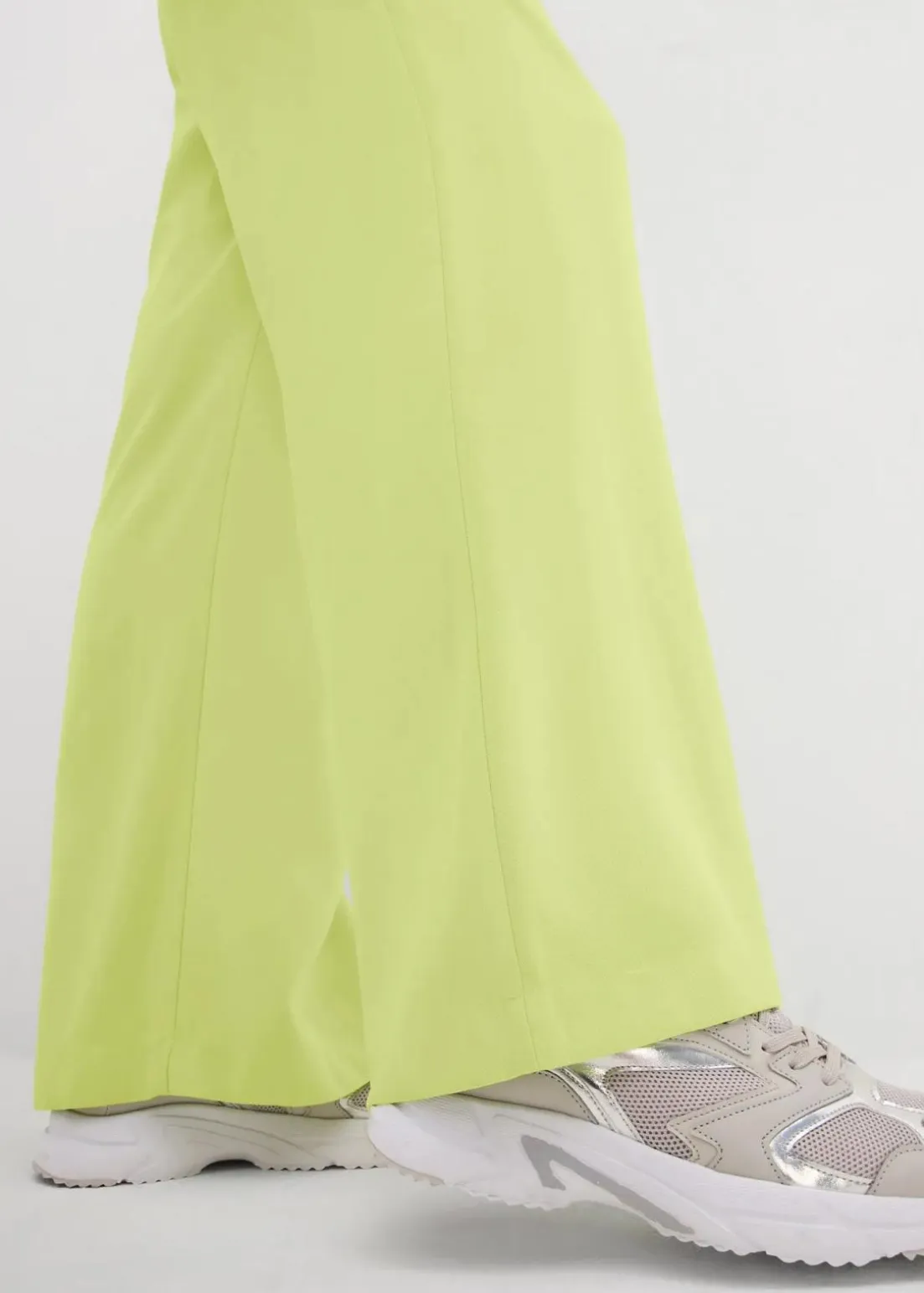 Marlenehose aus fließender Viskose