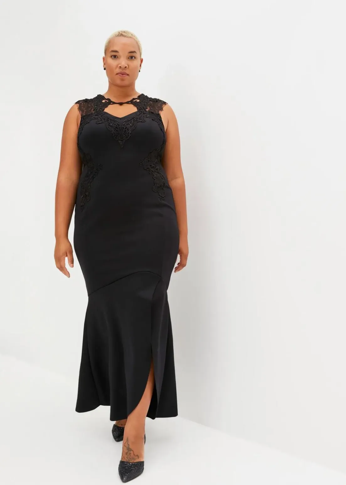 Maxikleid aus fester Scuba-Qualität mit Spitze