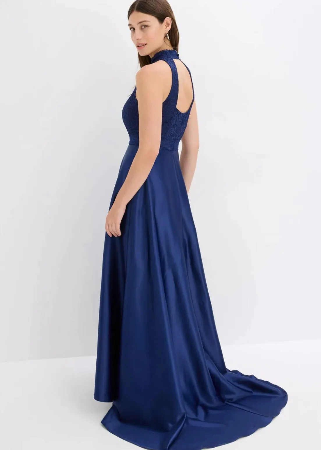 Maxikleid aus glänzendem Satin mit Spitze